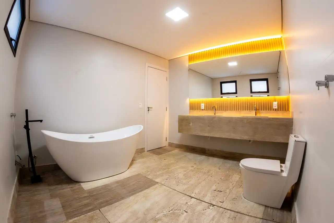 201 - Banho Suíte Principal