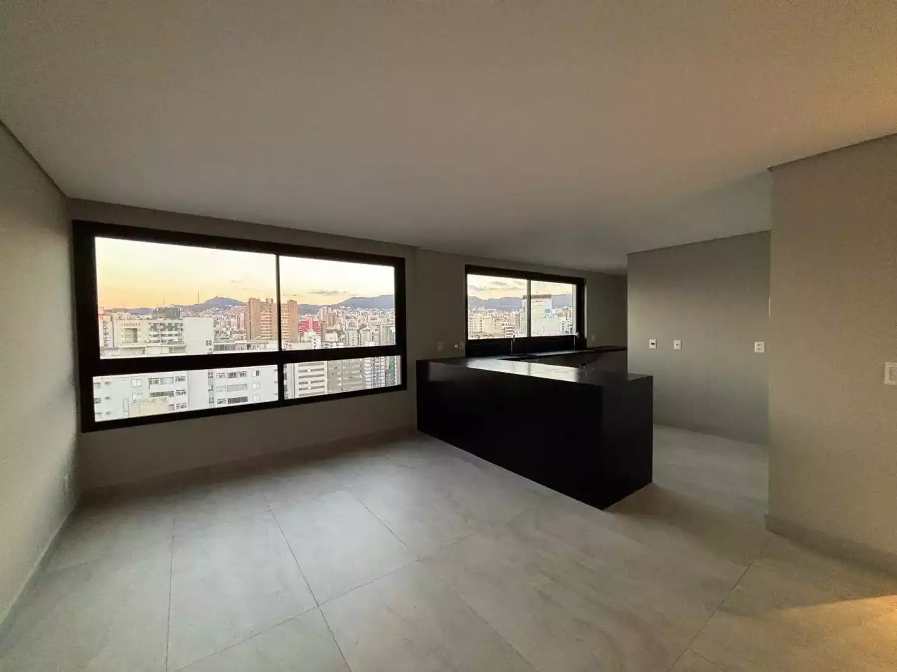 Cobertura à venda no Cobertura com vista para Serra do Curral!! com 3 quartos e 264m²